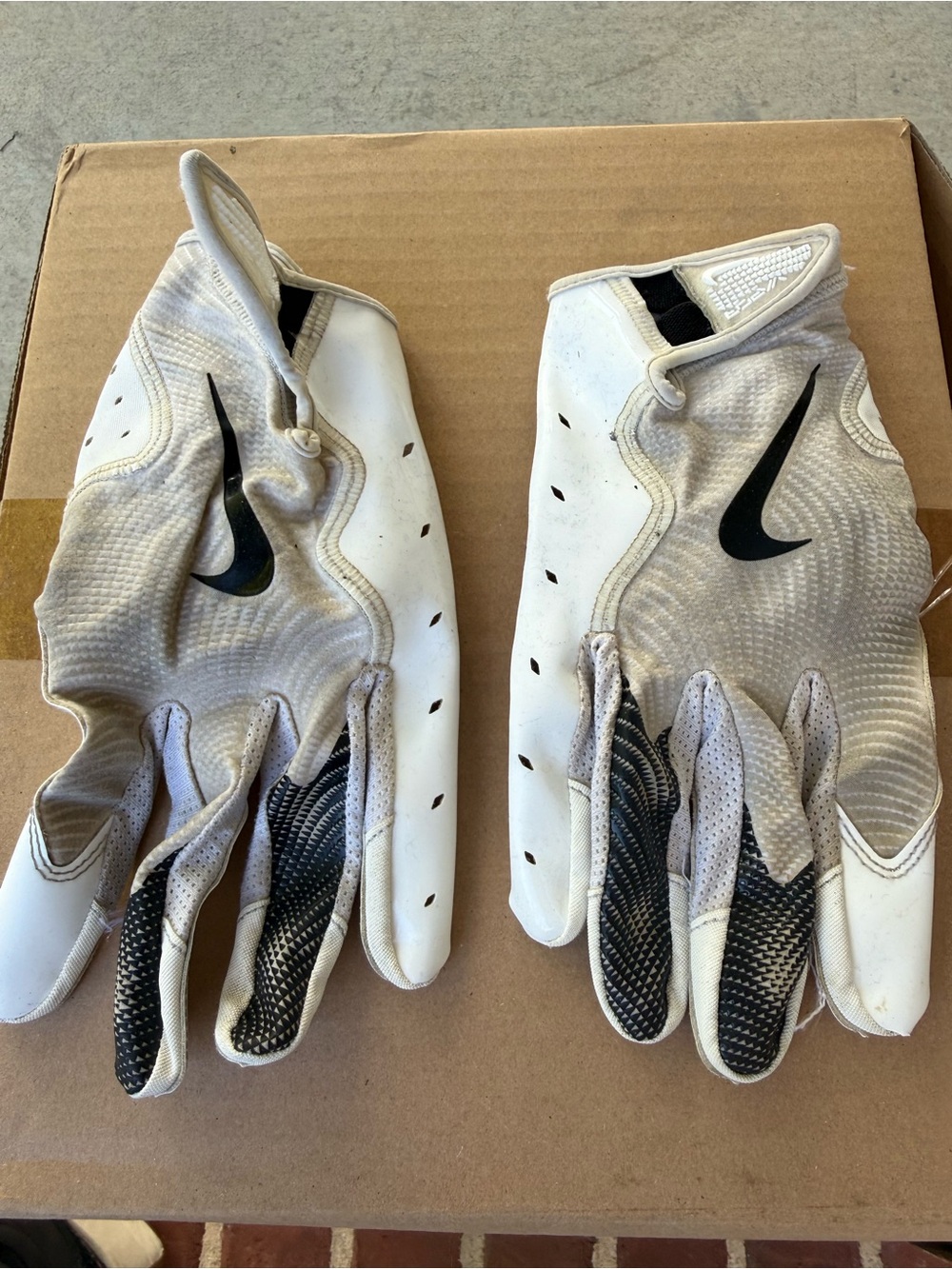 Nike White and Black Viper Athletic Gloves with Grip Panels